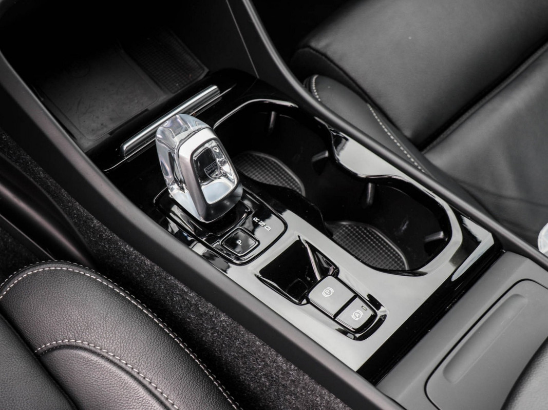 Volvo XC40 B3 - SUV/Off-road - Grau - Gebrauchtwagen - Bild 10