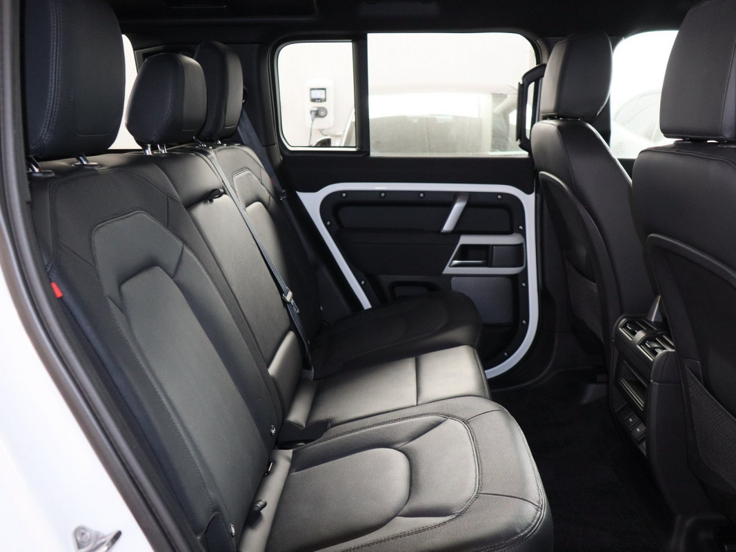 Land Rover Defender 110 D200 X-Dynamic SE - SUV/Off-road - Weiss - Gebrauchtwagen - Bild 5