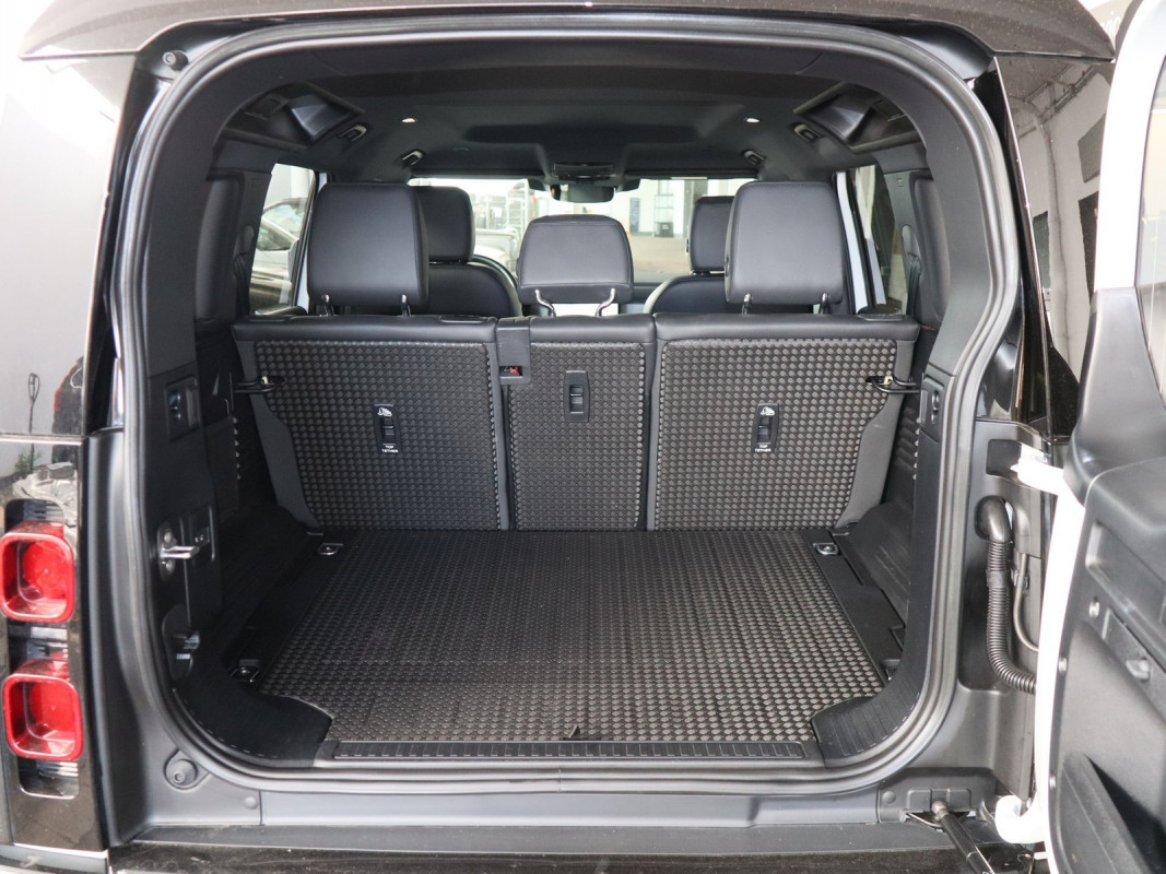 Land Rover Defender 110 D200 X-Dynamic SE - SUV/Off-road - Weiss - Gebrauchtwagen - Bild 9