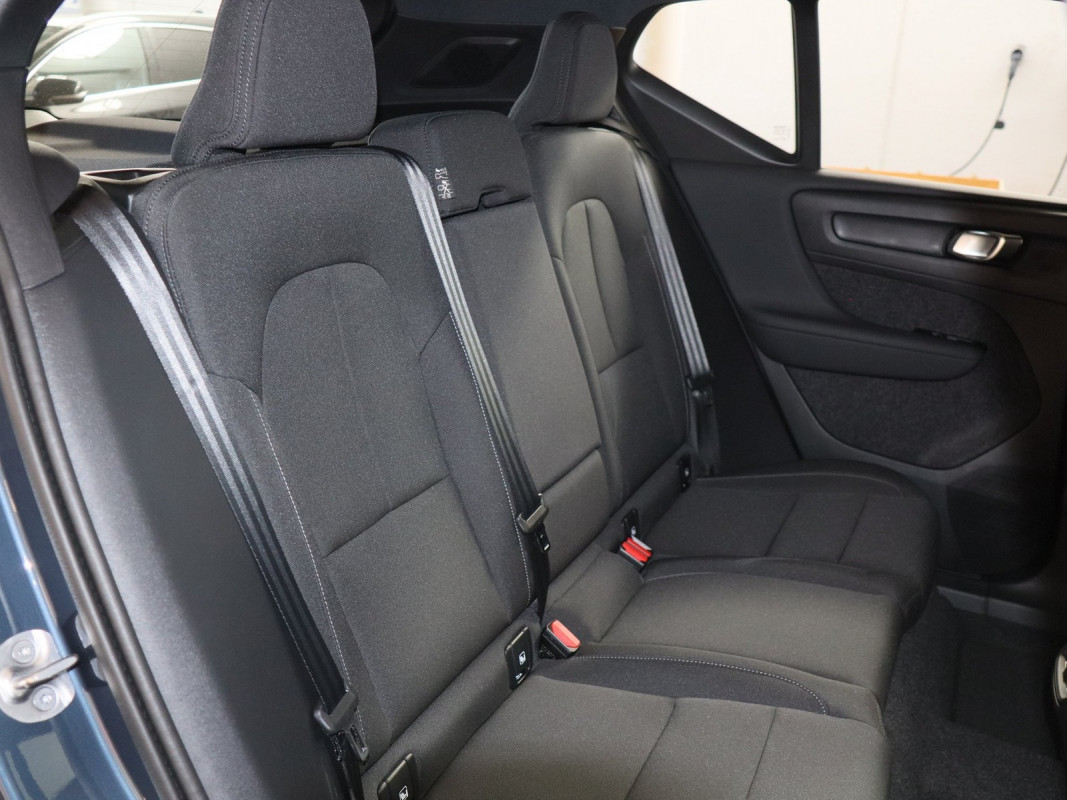 Volvo EX40 - SUV/Off-road - Blau - Gebrauchtwagen - Bild 4