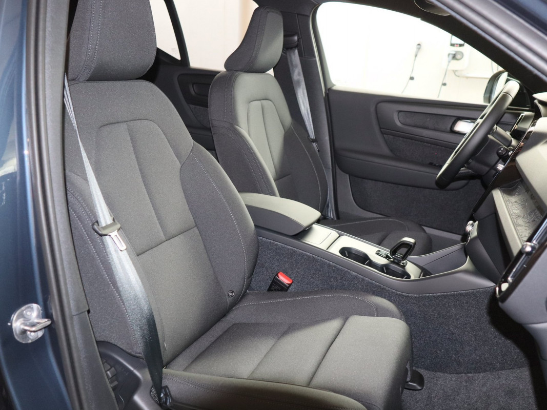 Volvo EX40 - SUV/Off-road - Blau - Gebrauchtwagen - Bild 6