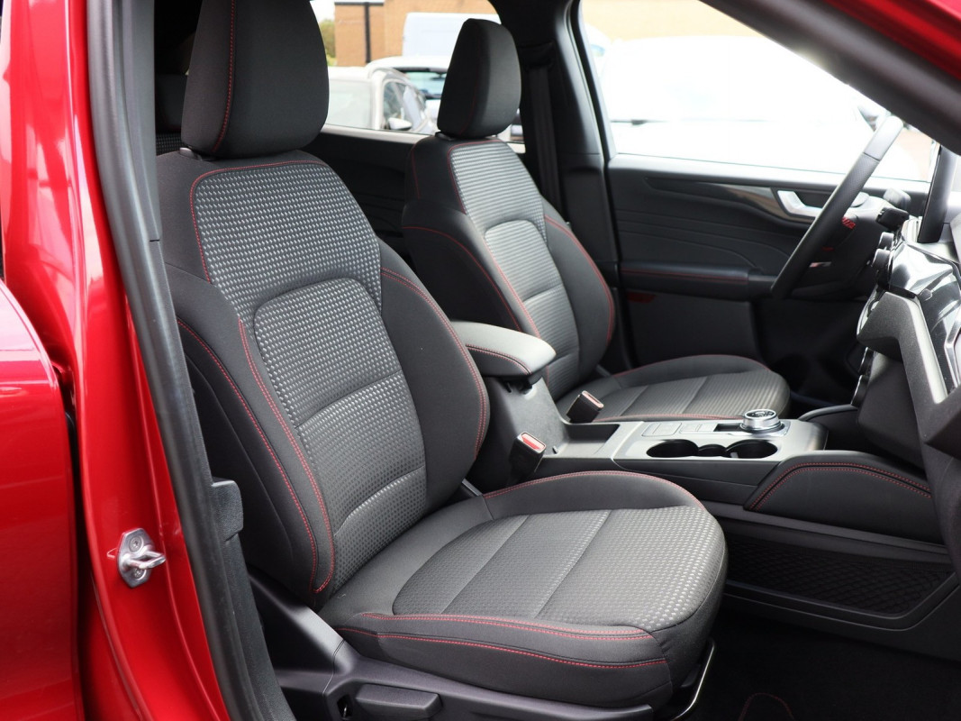 Ford Kuga 2,5l PHEV ST-Line, Allwetter, Winter-Paket uvm. - SUV/Off-road - Rot - Gebrauchtwagen - Bild 6