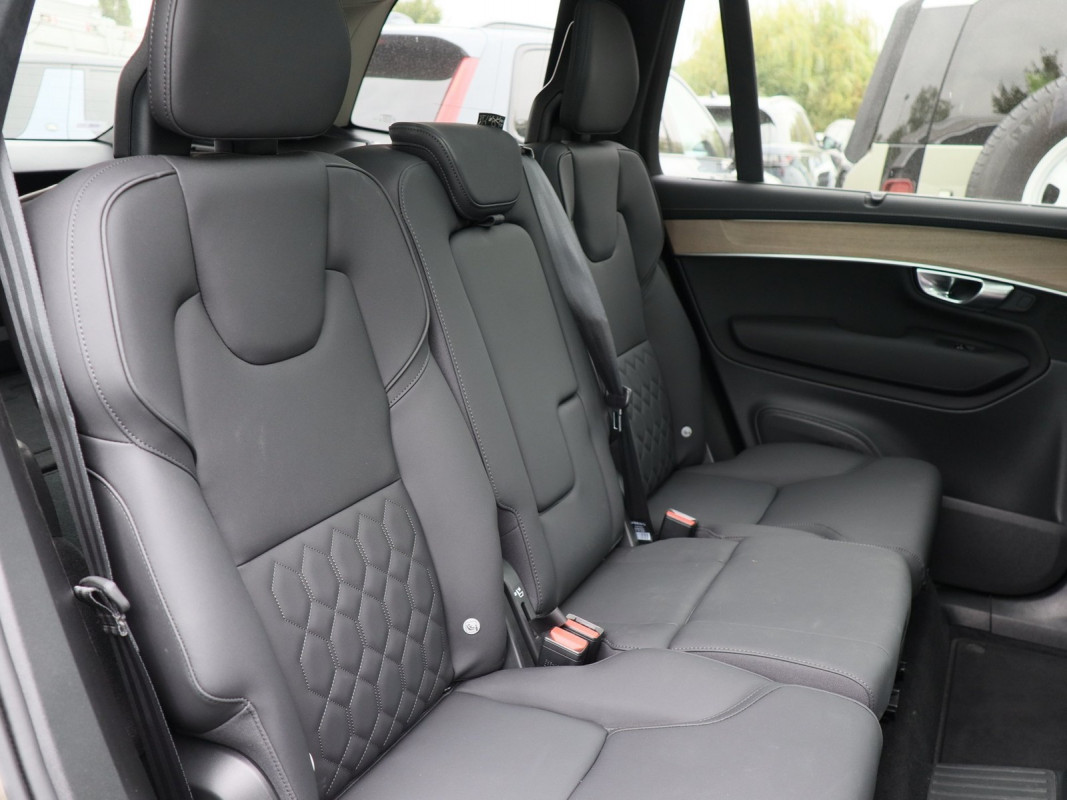 Volvo XC90 T8 Ultra Bright Recharge Plug-In Hybrid AWD - SUV/Off-road - Grau - Gebrauchtwagen - Bild 4