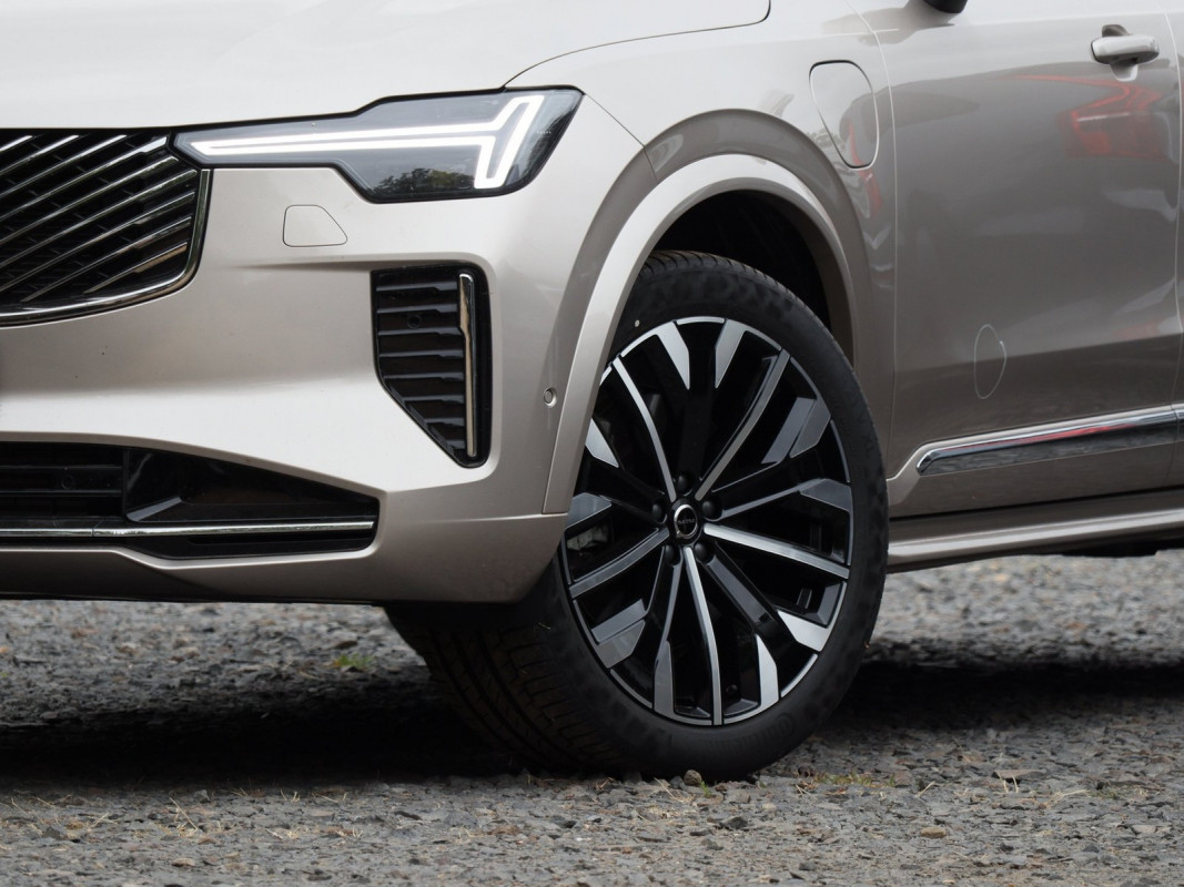 Volvo XC90 T8 Ultra Bright Recharge Plug-In Hybrid AWD - SUV/Off-road - Grau - Gebrauchtwagen - Bild 5