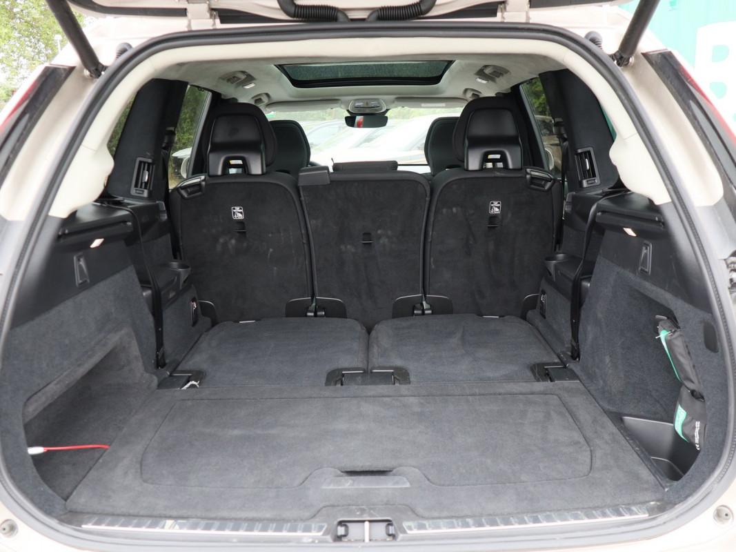 Volvo XC90 T8 Ultra Bright Recharge Plug-In Hybrid AWD - SUV/Off-road - Grau - Gebrauchtwagen - Bild 10