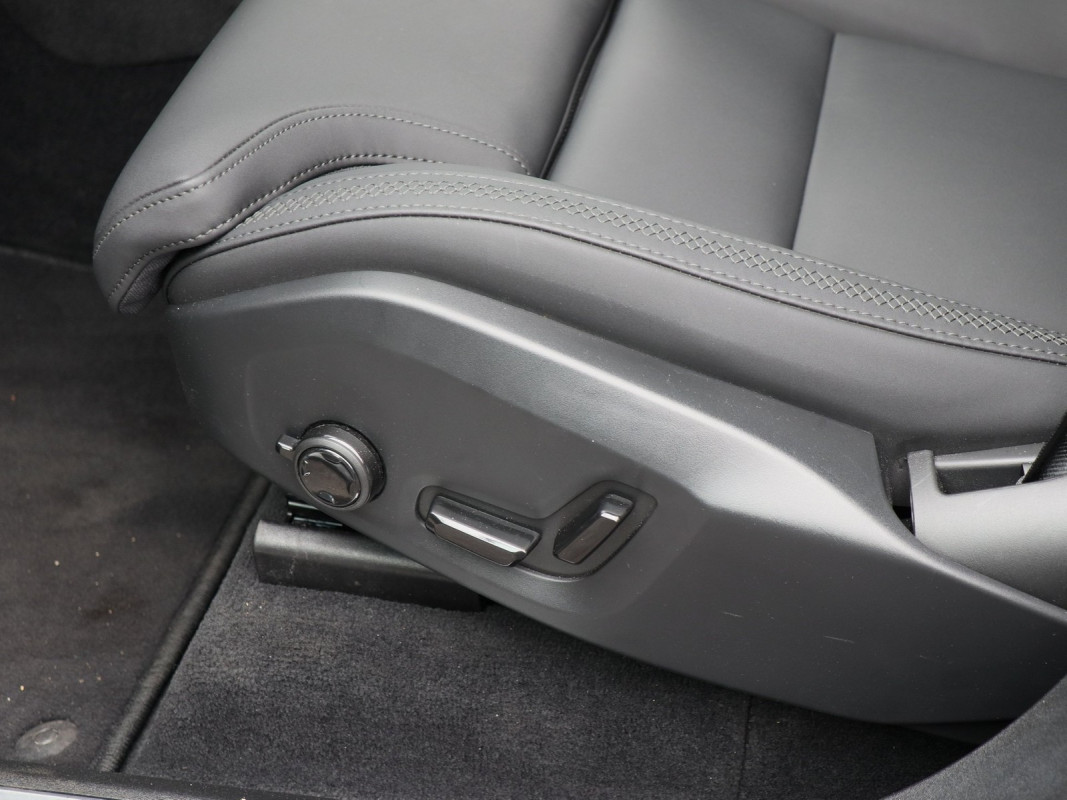 Volvo XC90 T8 Ultra Bright Recharge Plug-In Hybrid AWD - SUV/Off-road - Grau - Gebrauchtwagen - Bild 13