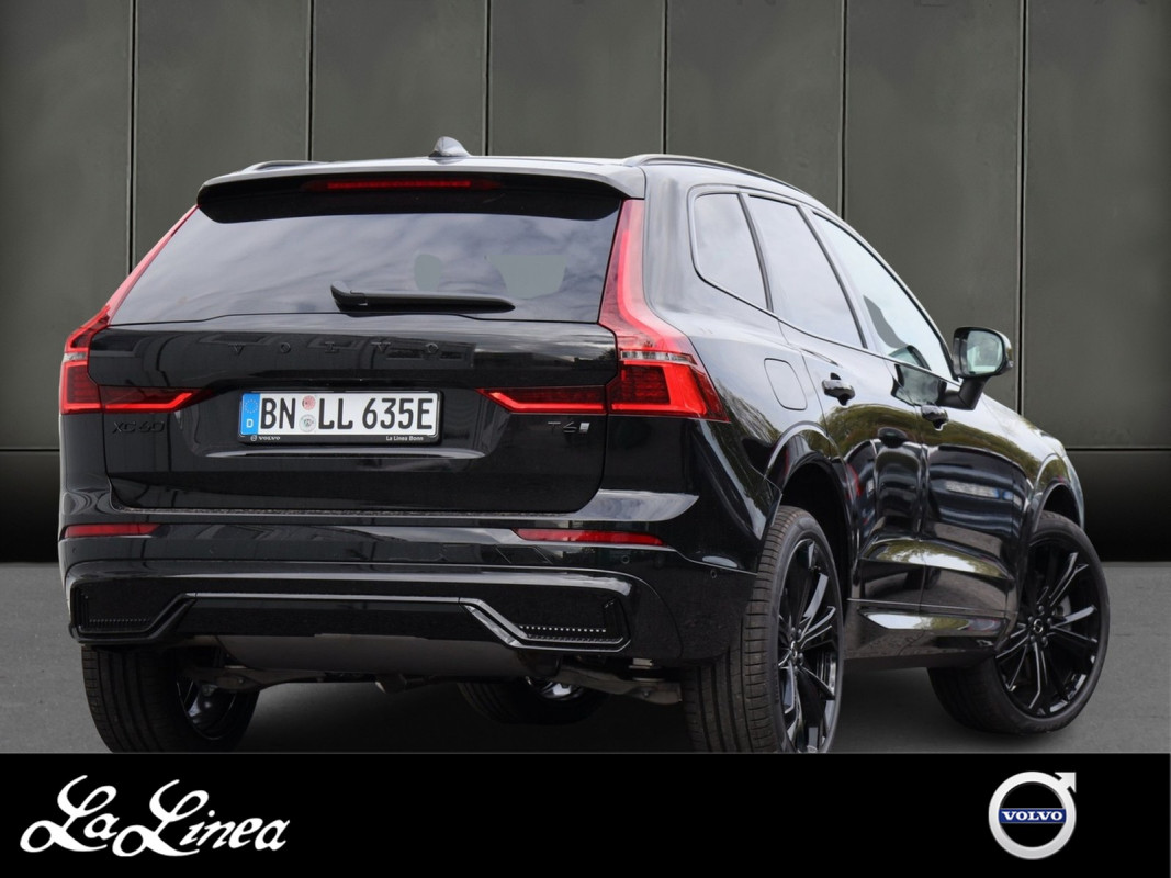 Volvo XC60 Plus Black Edition Plug-In Hybrid AWD - SUV/Off-road - Schwarz - Gebrauchtwagen - Bild 2