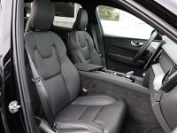 Volvo XC60 Plus Black Edition Plug-In Hybrid AWD - SUV/Off-road - Schwarz - Gebrauchtwagen - Bild 6