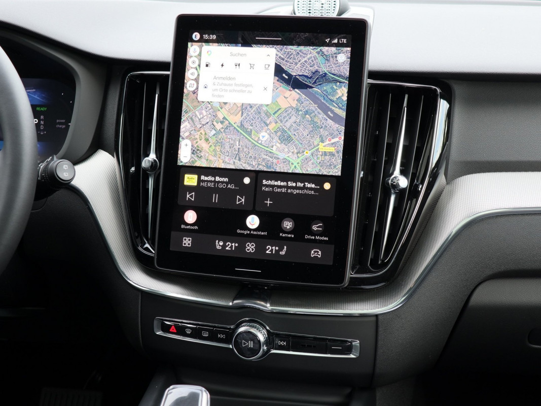 Volvo XC60 Plus Black Edition Plug-In Hybrid AWD - SUV/Off-road - Schwarz - Gebrauchtwagen - Bild 7