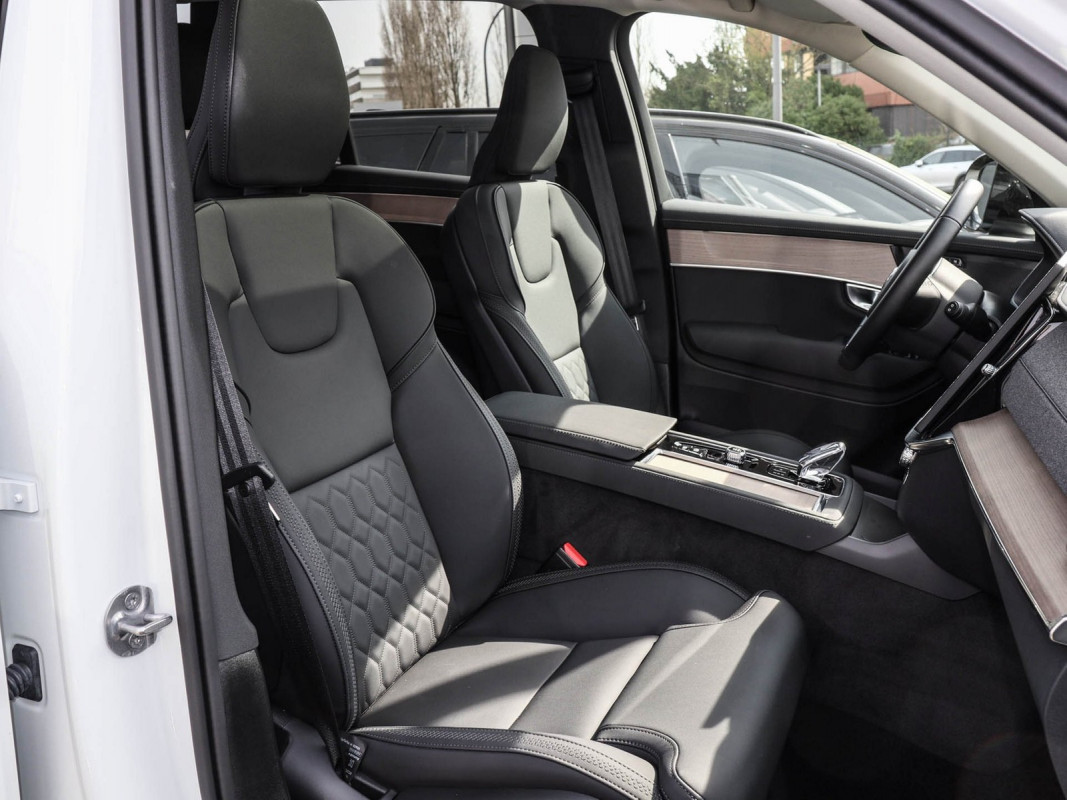 Volvo XC90 T8 AWD Reskin - SUV/Off-road - Weiss - Gebrauchtwagen - Bild 6