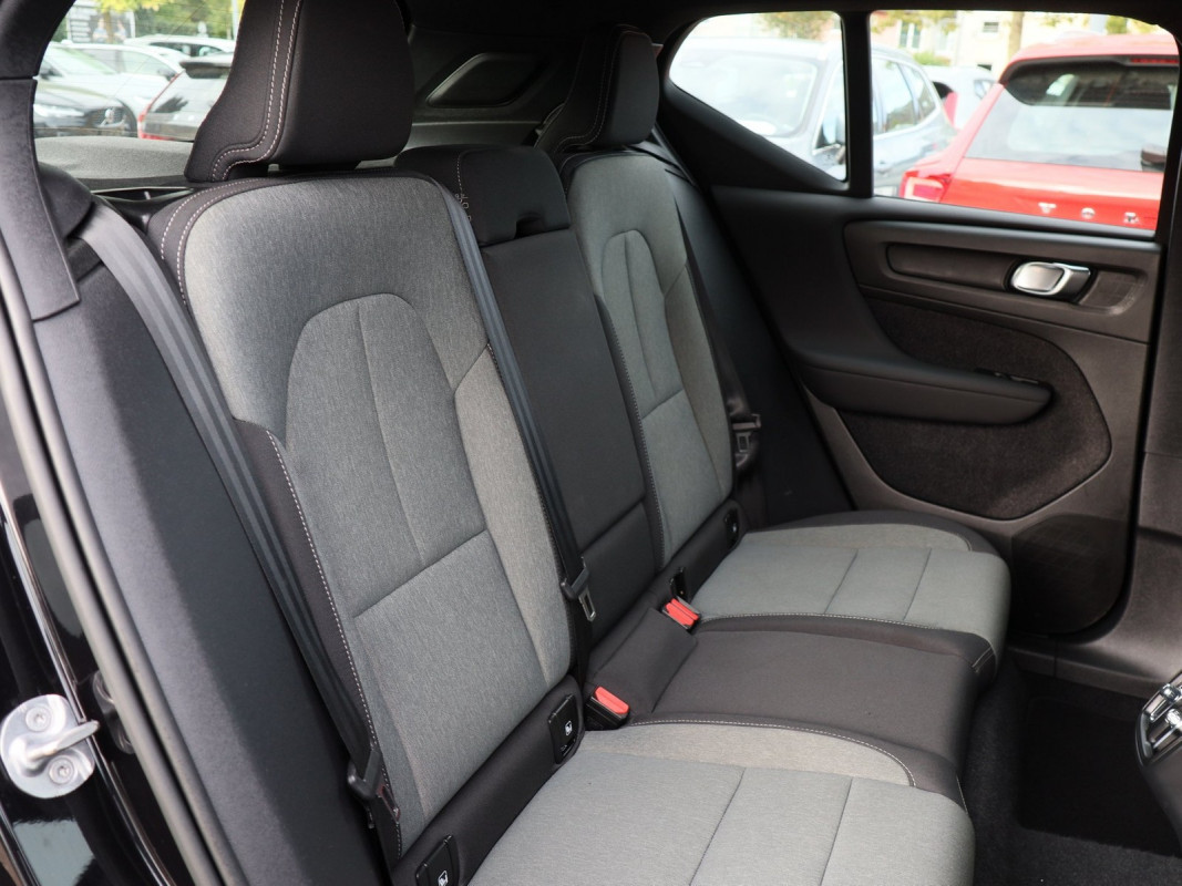 Volvo XC40 B3 - SUV/Off-road - Schwarz - Gebrauchtwagen - Bild 4