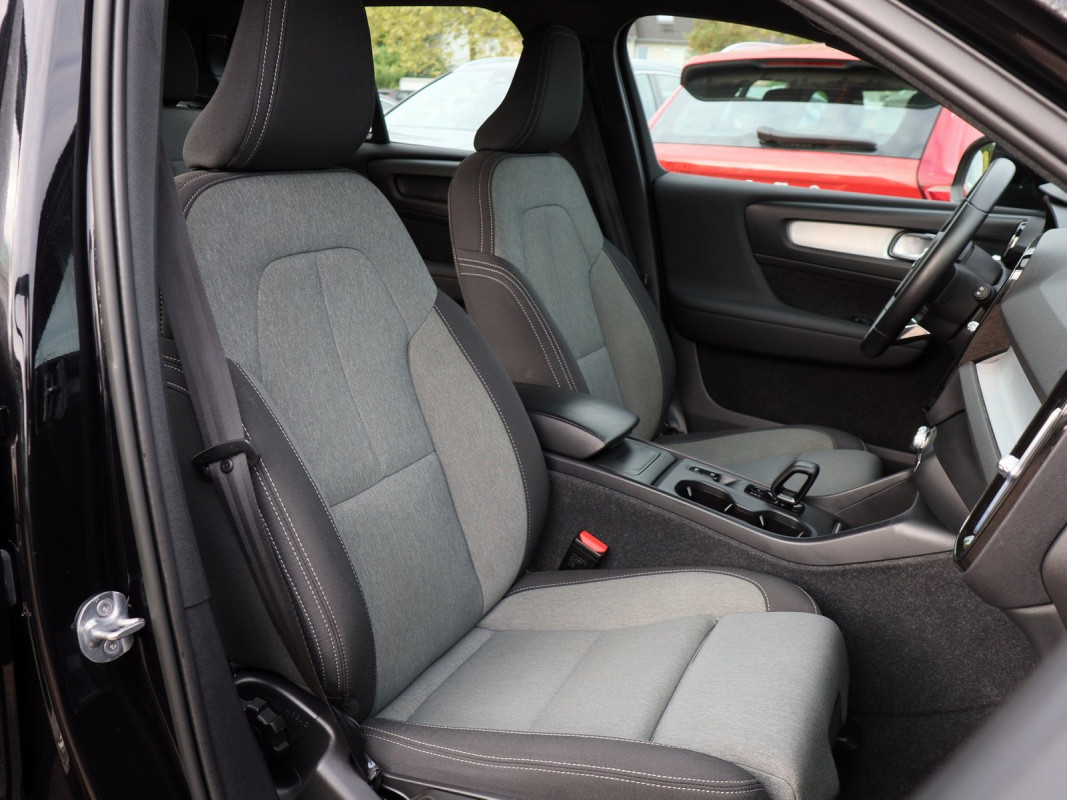Volvo XC40 B3 - SUV/Off-road - Schwarz - Gebrauchtwagen - Bild 6