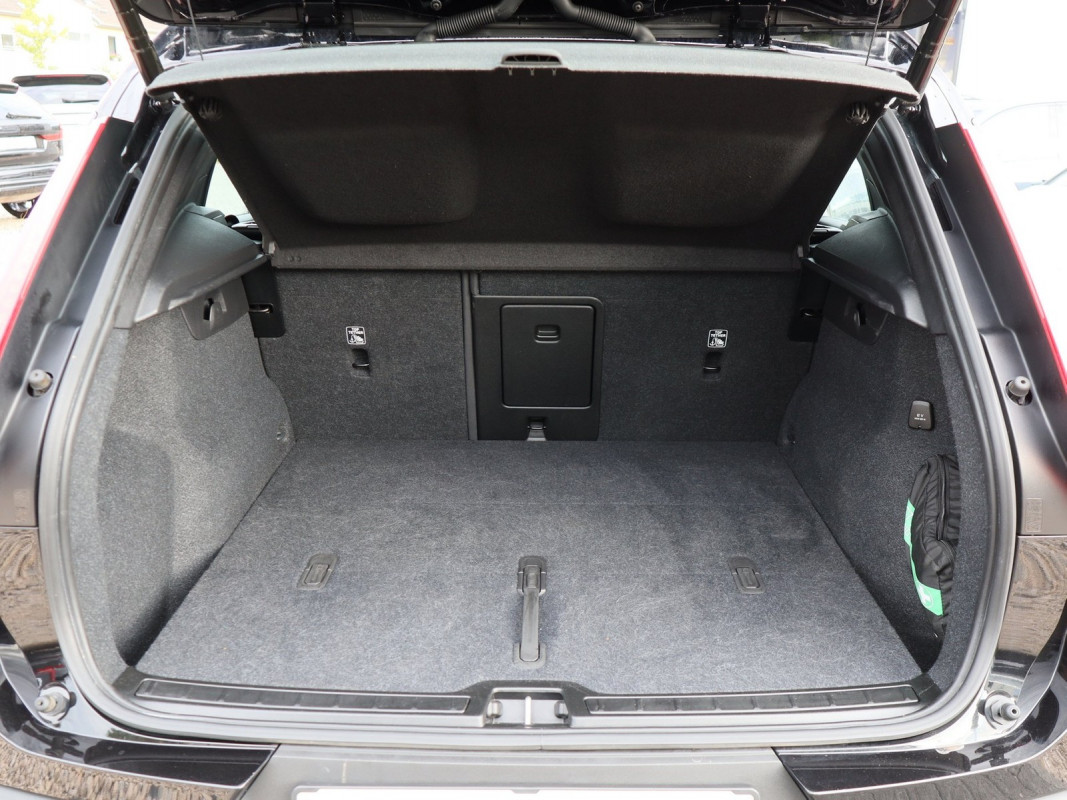 Volvo XC40 B3 - SUV/Off-road - Schwarz - Gebrauchtwagen - Bild 11