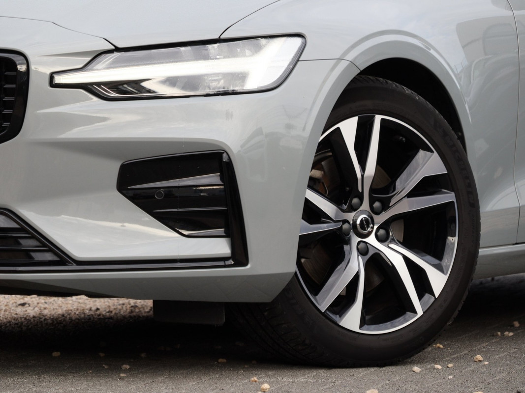 Volvo V60 B4 Benzin - Kombi - Grau - Gebrauchtwagen - Bild 5