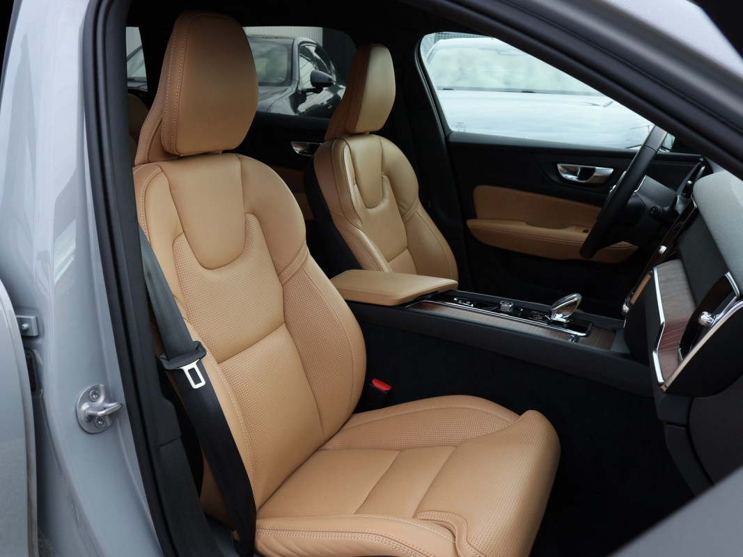 Volvo V60 B4 Benzin - Kombi - Grau - Gebrauchtwagen - Bild 6