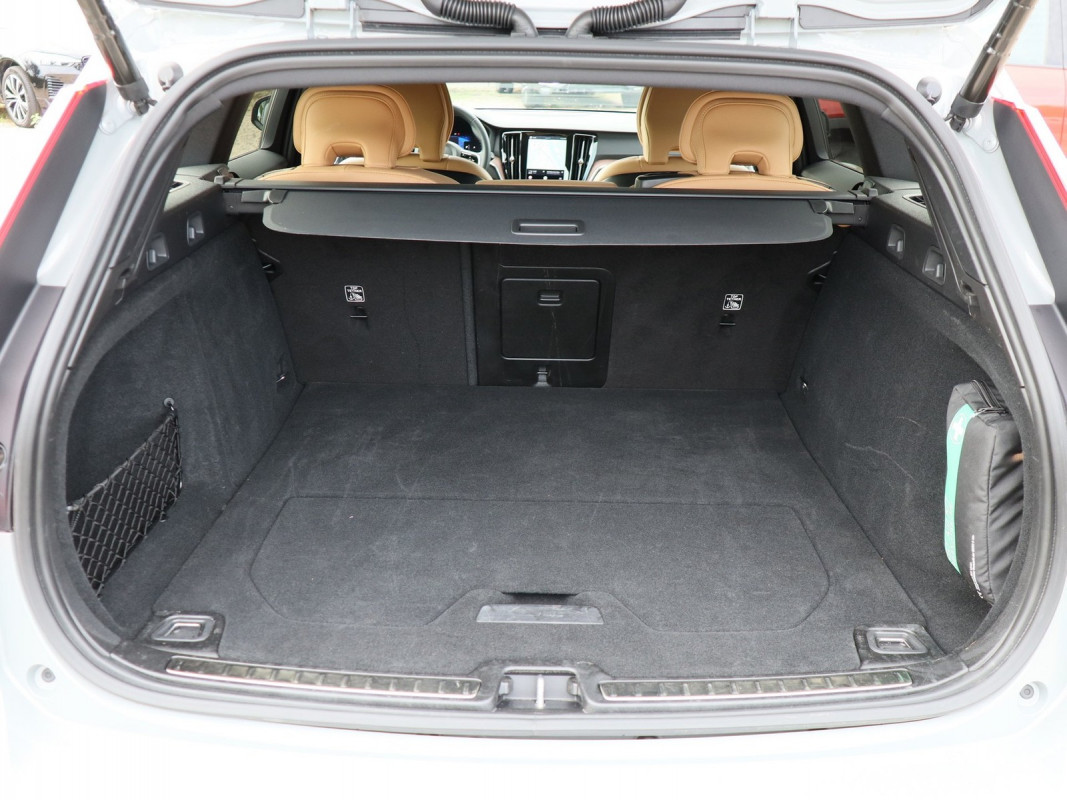 Volvo V60 B4 Benzin - Kombi - Grau - Gebrauchtwagen - Bild 10