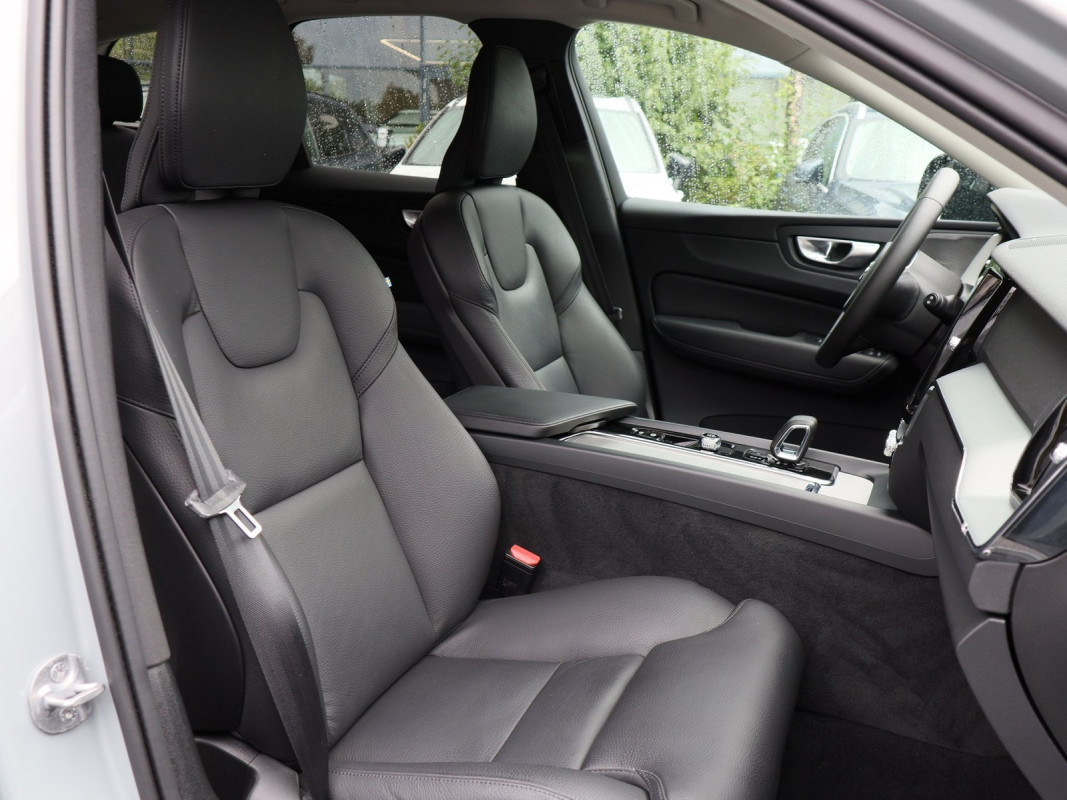 Volvo XC60 B4 (D) AWD - SUV/Off-road - Grau - Gebrauchtwagen - Bild 6