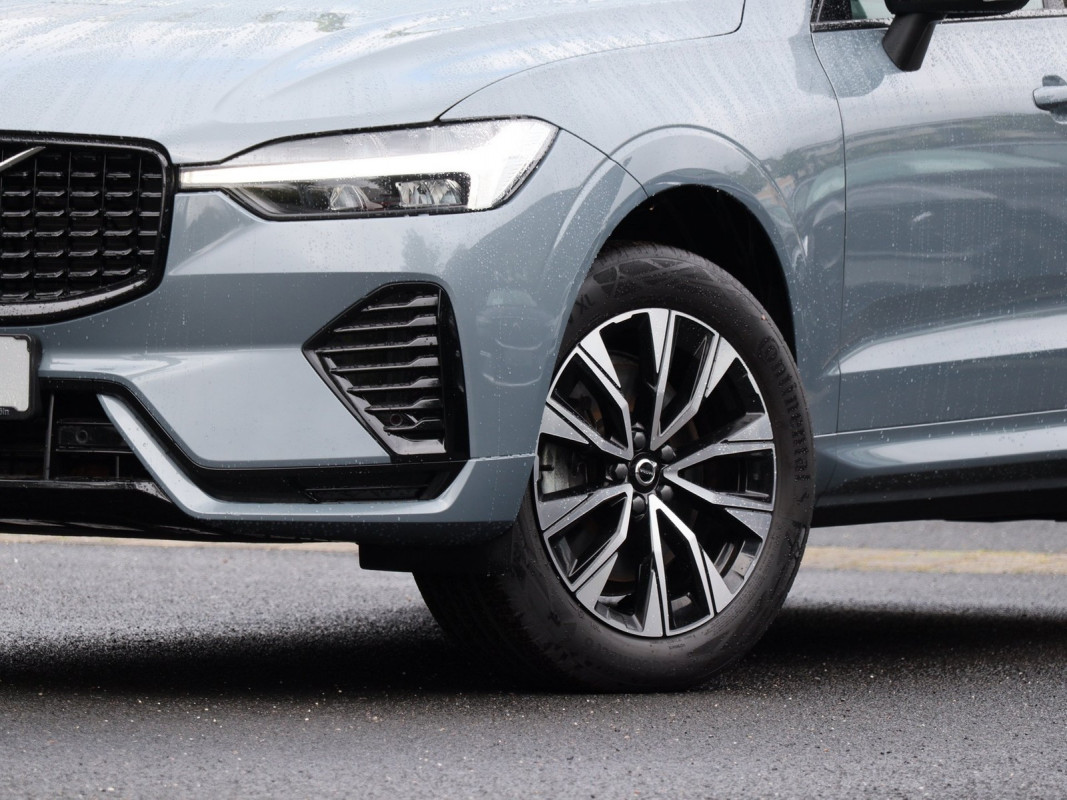 Volvo XC60 B4 (D) - SUV/Off-road - Grau - Gebrauchtwagen - Bild 5