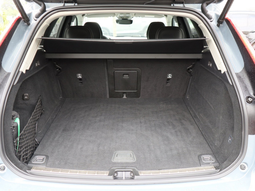 Volvo XC60 B4 (D) - SUV/Off-road - Grau - Gebrauchtwagen - Bild 10