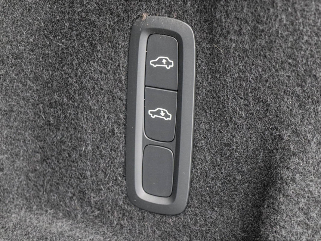 Volvo XC60 T8 AWD - SUV/Off-road - Silber - Gebrauchtwagen - Bild 16