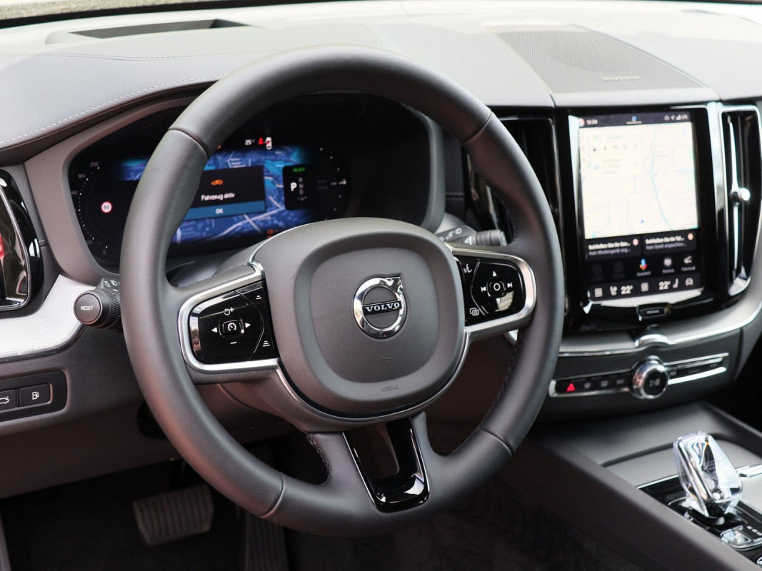Volvo XC60 T6 - SUV/Off-road - Schwarz - Gebrauchtwagen - Bild 9