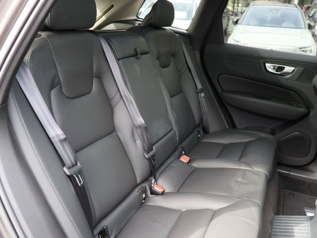 Volvo XC60 T6 AWD - SUV/Off-road - Grau - Gebrauchtwagen - Bild 4