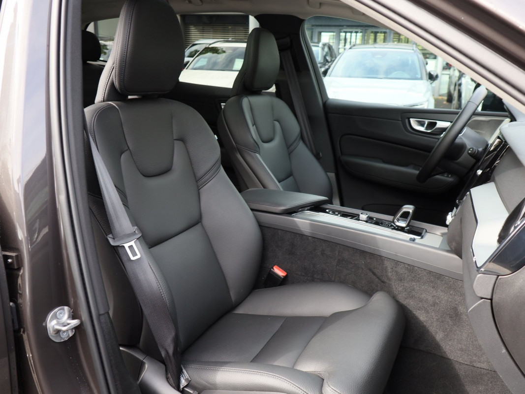 Volvo XC60 T6 AWD - SUV/Off-road - Grau - Gebrauchtwagen - Bild 6