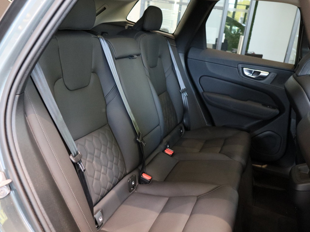 Volvo XC60 B5 (B) AWD - SUV/Off-road - Grün - Gebrauchtwagen - Bild 4