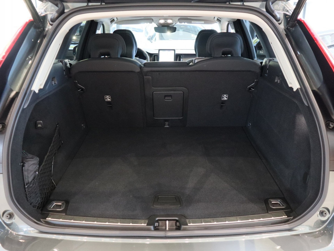 Volvo XC60 B5 (B) AWD - SUV/Off-road - Grün - Gebrauchtwagen - Bild 10