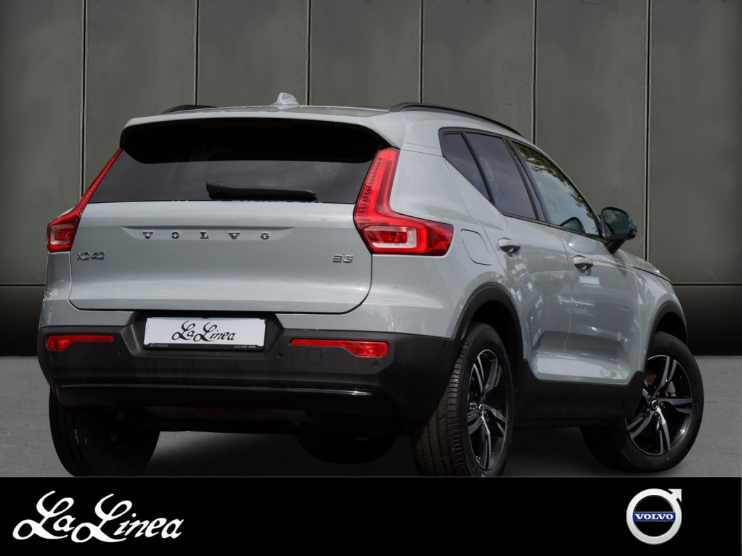 Volvo XC40 B3 - SUV/Off-road - Grau - Gebrauchtwagen - Bild 2
