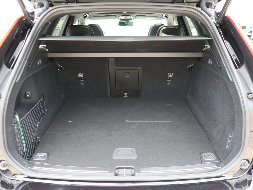 Volvo XC60 T8 AWD - SUV/Off-road - Schwarz - Gebrauchtwagen - Bild 10