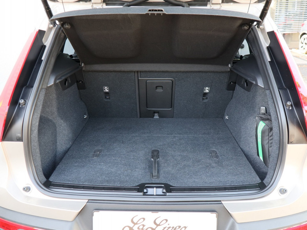Volvo XC40 B3 (B) - SUV/Off-road - Gold - Gebrauchtwagen - Bild 11