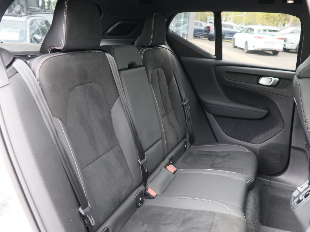 Volvo XC40 B3 - SUV/Off-road - Weiss - Gebrauchtwagen - Bild 4