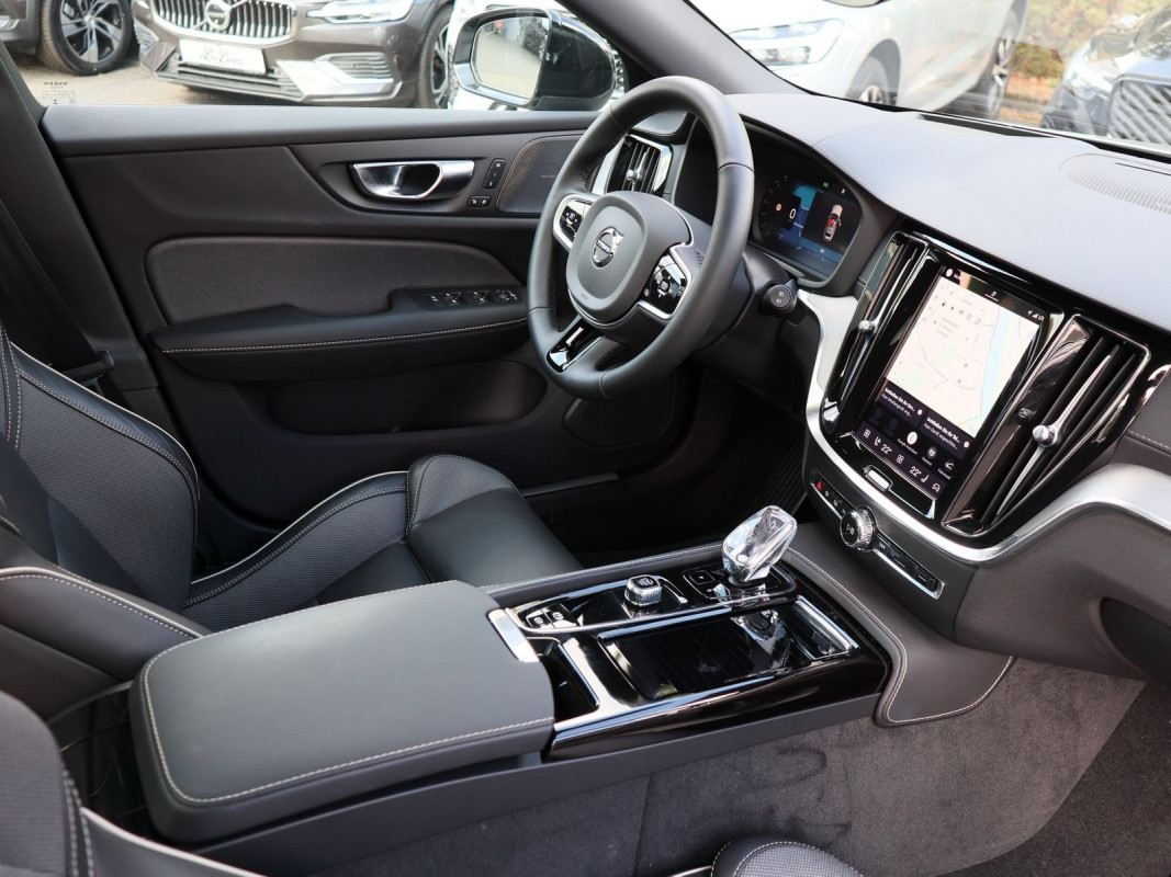 Volvo V60 T6 Recharge AWD - Kombi - Grau - Gebrauchtwagen - Bild 3