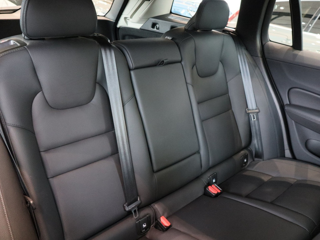 Volvo V60 Cross Country B4 (D) - Kombi - Grau - Gebrauchtwagen - Bild 4