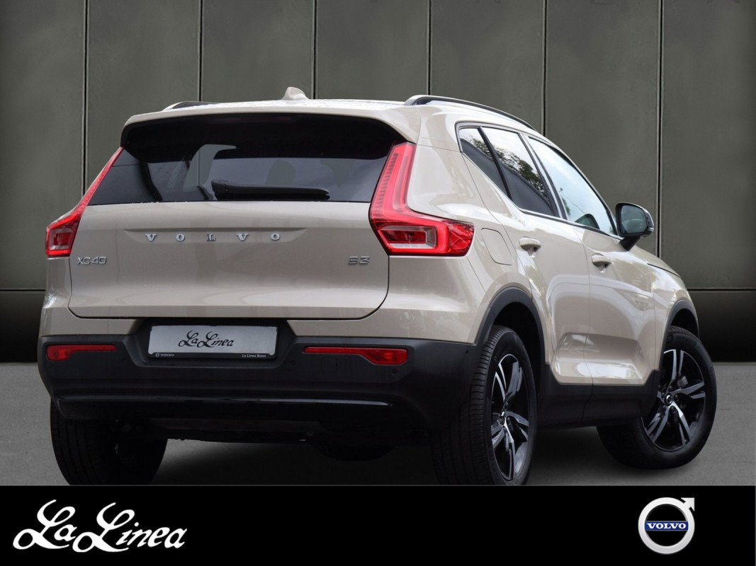 Volvo XC40 B3 Plus Dark - SUV/Off-road - Beige - Gebrauchtwagen - Bild 2