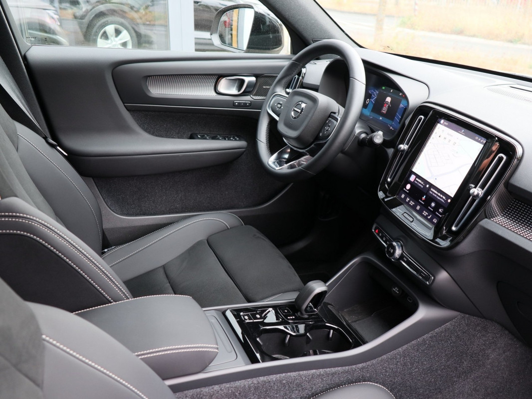 Volvo XC40 B3 Plus Dark - SUV/Off-road - Beige - Gebrauchtwagen - Bild 3