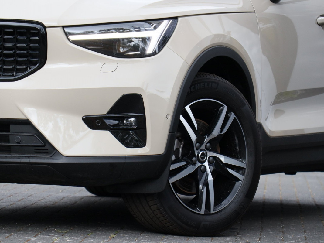 Volvo XC40 B3 Plus Dark - SUV/Off-road - Beige - Gebrauchtwagen - Bild 5