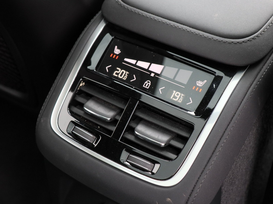Volvo XC90 T8 Ultra Bright Recharge Plug-In Hybrid AWD - SUV/Off-road - Grau - Gebrauchtwagen - Bild 16