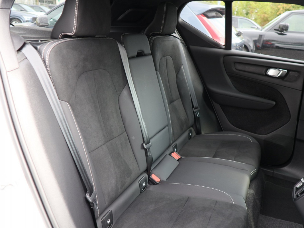Volvo XC40 B3 Core - SUV/Off-road - Weiss - Gebrauchtwagen - Bild 4