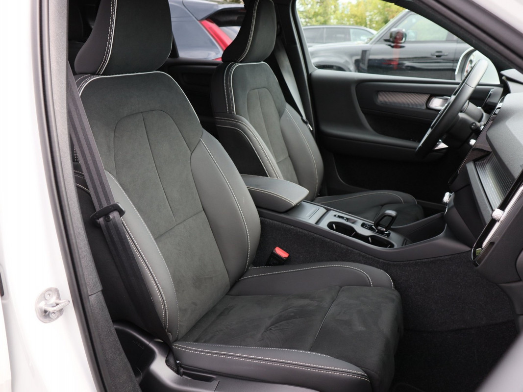 Volvo XC40 B3 Core - SUV/Off-road - Weiss - Gebrauchtwagen - Bild 6