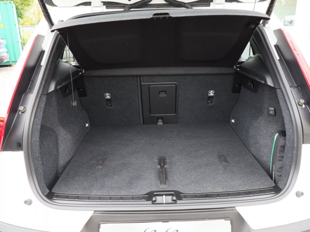 Volvo XC40 B3 Core - SUV/Off-road - Weiss - Gebrauchtwagen - Bild 11