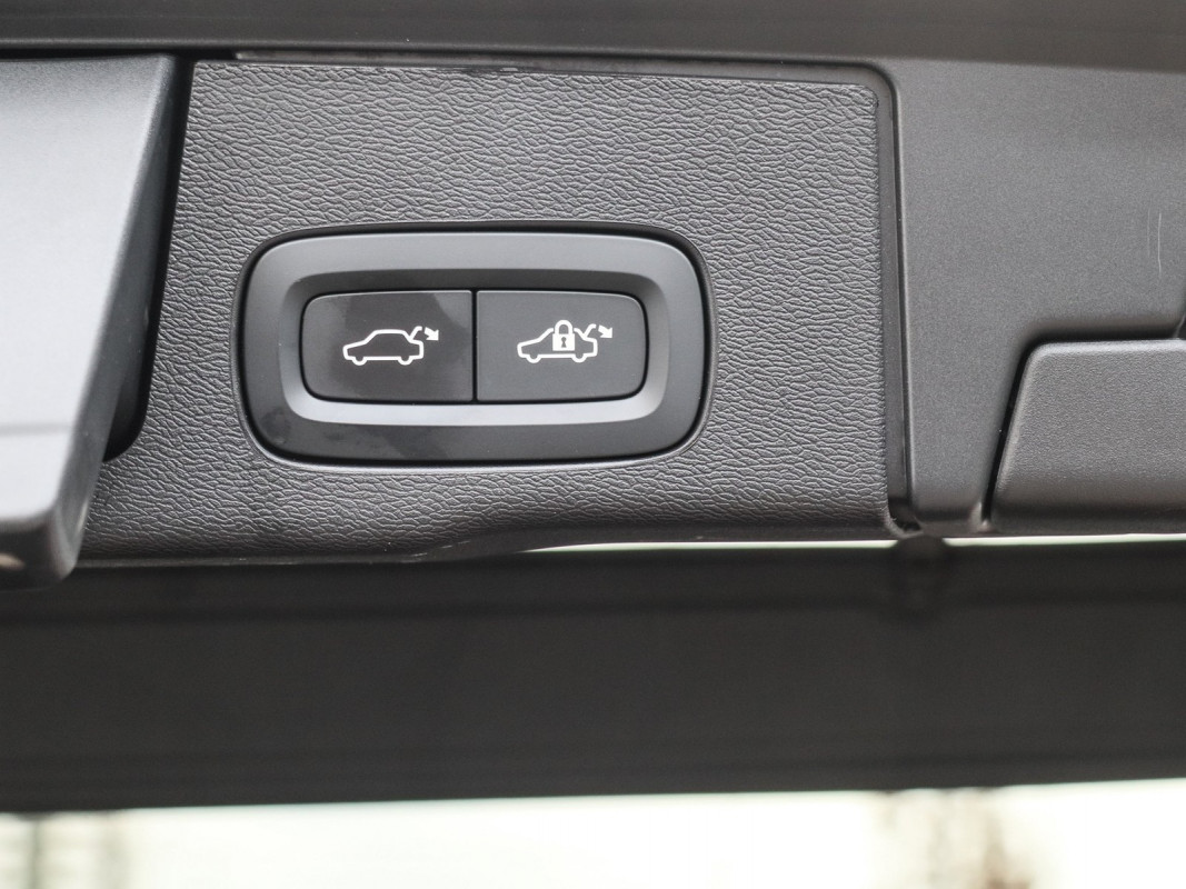 Volvo XC60 B5 Plus Dark AWD - SUV/Off-road - Grau - Gebrauchtwagen - Bild 16