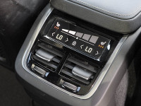Volvo XC60 B5 Ultimate Dark AWD - SUV/Off-road - Schwarz - Gebrauchtwagen - Bild 16
