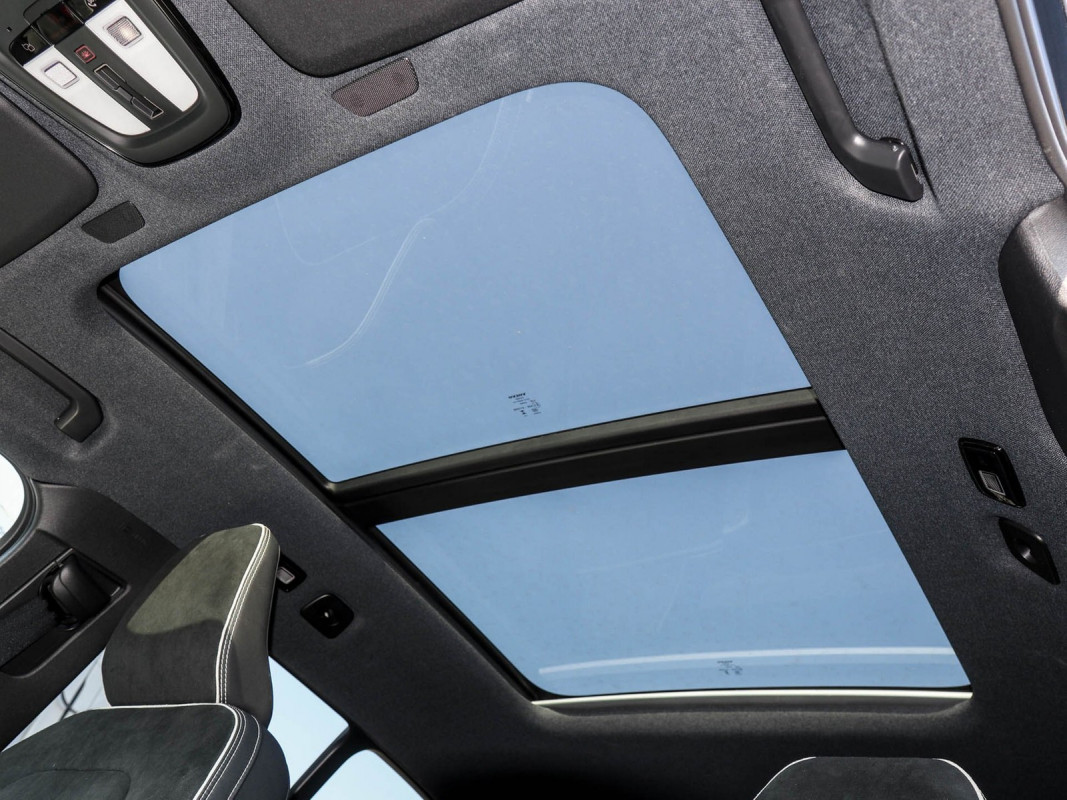 Volvo XC40 B3 Ultra Black Edition - SUV/Off-road - Blau - Gebrauchtwagen - Bild 11