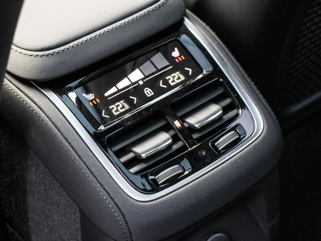 Volvo XC90 T8 Dark Ultra Plug-In-Hybrid AWD - SUV/Off-road - Weiss - Gebrauchtwagen - Bild 16