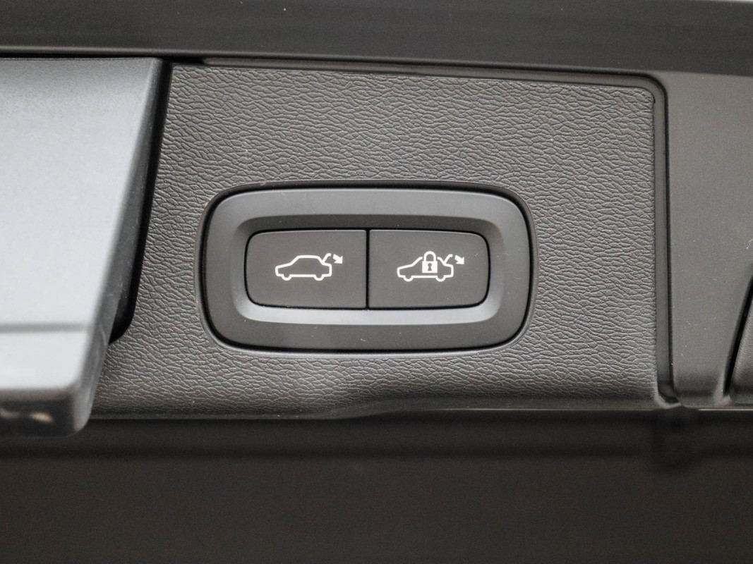 Volvo XC60 B4 Diesel - SUV/Off-road - Silber - Gebrauchtwagen - Bild 16