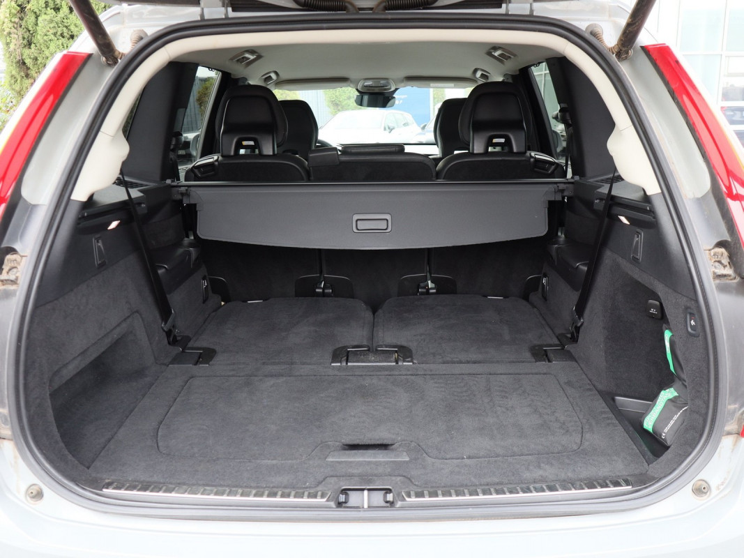 Volvo XC90 B5 Diesel Aut. - SUV/Off-road - Grau - Gebrauchtwagen - Bild 10