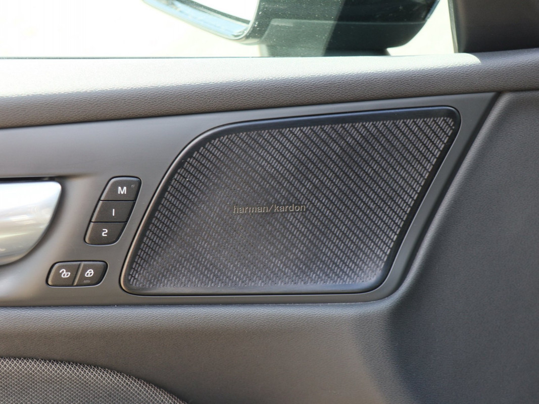 Volvo V60 B4 Benzin - Kombi - Schwarz - Gebrauchtwagen - Bild 13