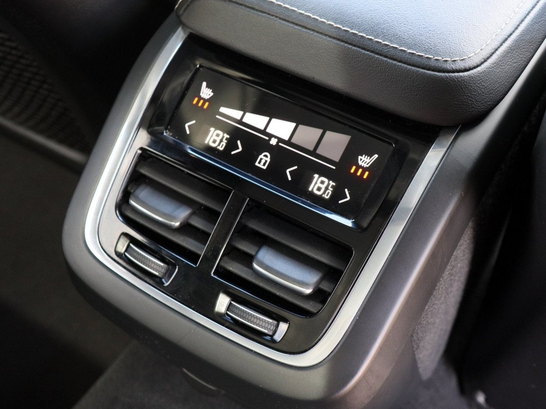 Volvo V60 B4 Benzin - Kombi - Schwarz - Gebrauchtwagen - Bild 15